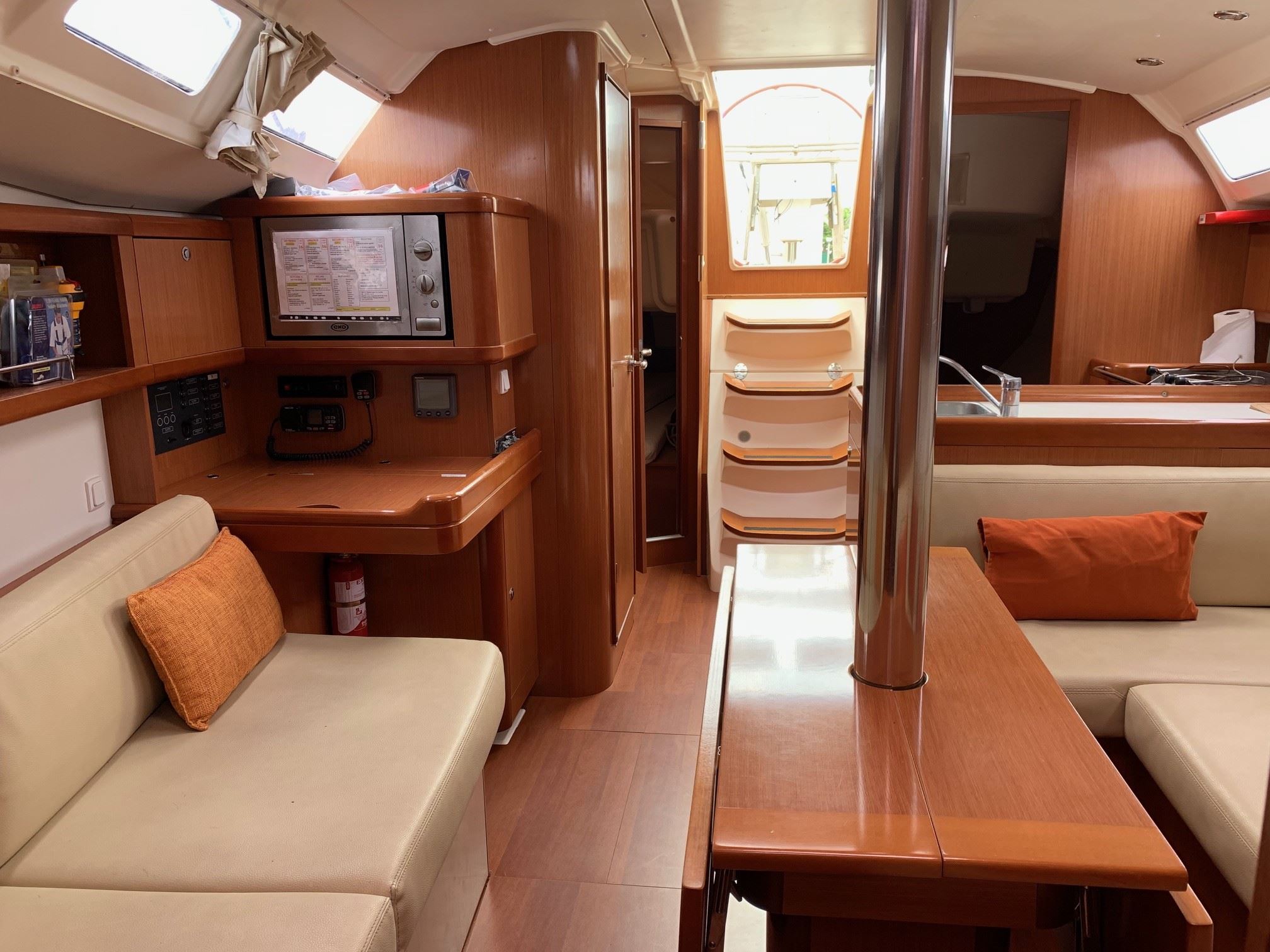 slider 11 Beneteau Oceanis 37